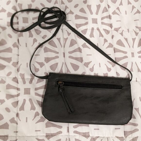 Crossbody Bag w/ arrow hardware accent - Picture 2 of 6